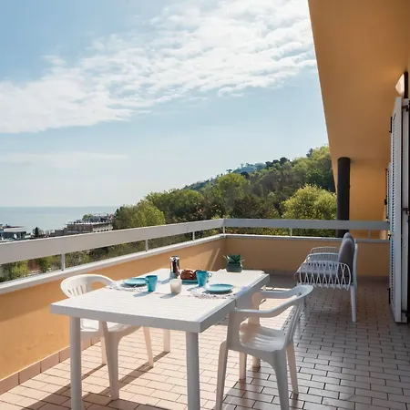 Apartamento Attico Vista Mare Con 2 Da Letto -residence Azzurro-g