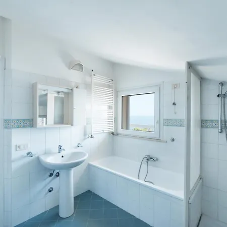 Attico Vista Mare Con 2 Da Letto -residence Azzurro-g *