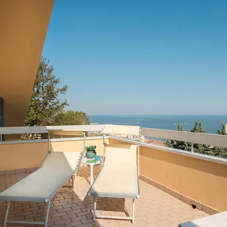 Attico Vista Mare Con 2 Da Letto -residence Azzurro-g * Gabicce Mare