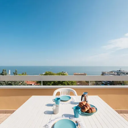Apartment Attico Vista Mare Con 2 Da Letto -residence Azzurro-g